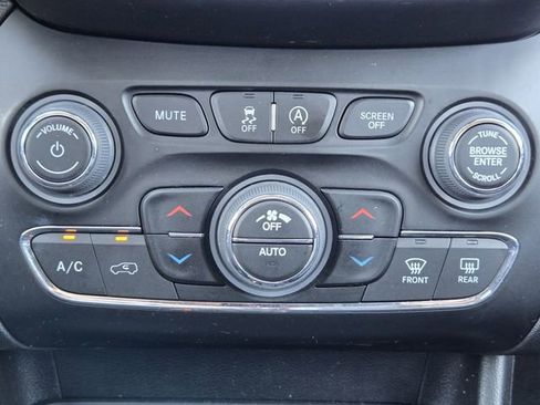 Certified 2023 Jeep Cherokee Altitude Lux image 19