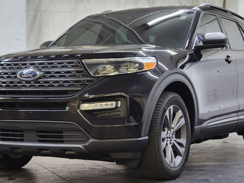 Used 2021 Ford Explorer XLT w/ XLT Sport Appearance Package AWD/4WD image 11
