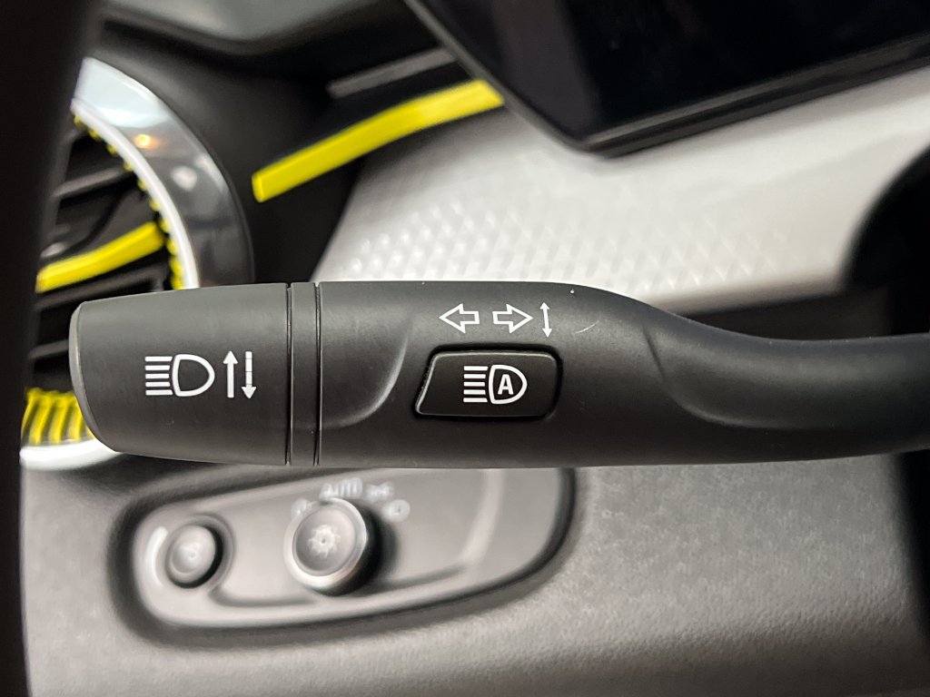 Used 2025 Chevrolet Trax LT FWD image 47