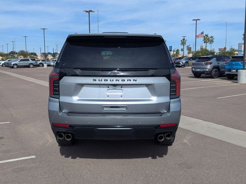 Certified 2025 Chevrolet Suburban Z71 image 4
