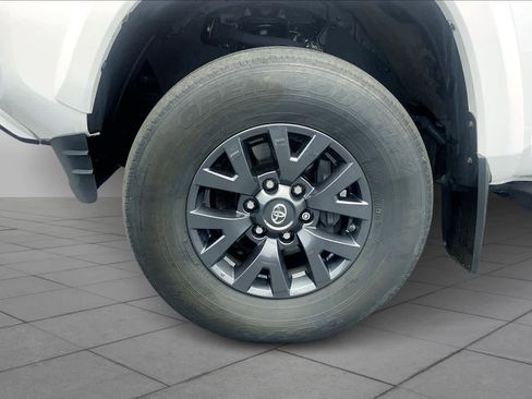 Used 2020 Toyota Tacoma SR5 image 10