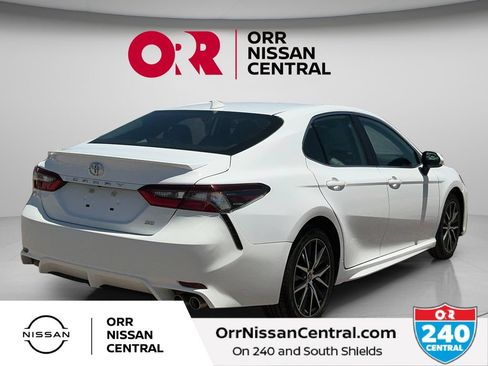 Used 2023 Toyota Camry SE FWD image 5