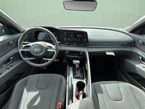 Used 2025 Hyundai Elantra Sport FWD image 24