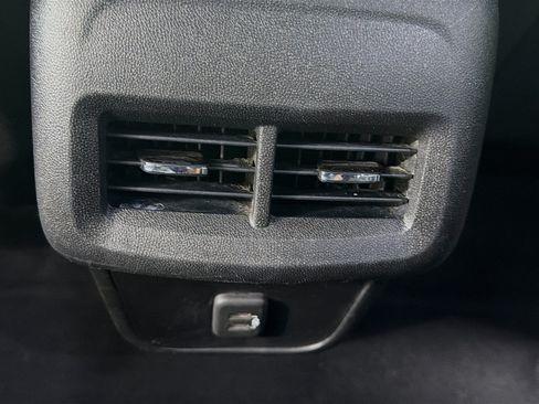 Used 2019 Chevrolet Equinox LT FWD image 25