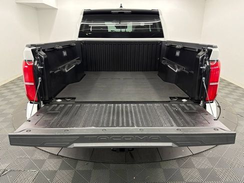 Certified 2026 Toyota Tacoma SR5 AWD/4WD image 15