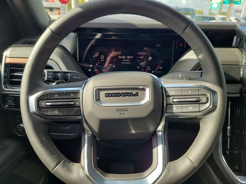 Used 2025 GMC Yukon XL Denali image 19