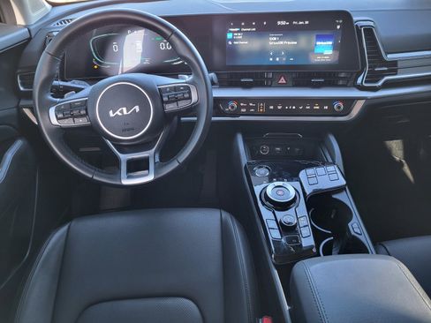 Used 2025 Kia Sportage EX image 18