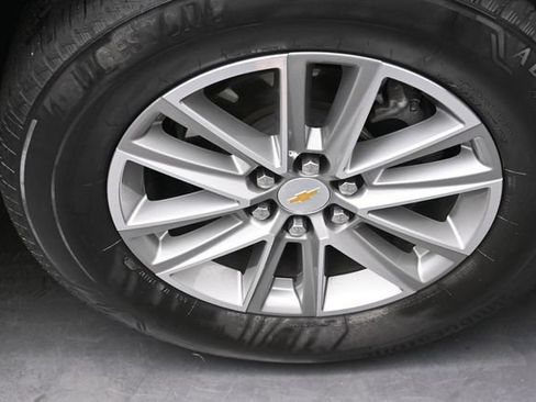 Used 2023 Chevrolet Traverse LT FWD image 34