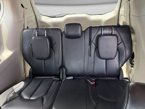 Used 2022 Chrysler Pacifica Touring-L FWD image 38