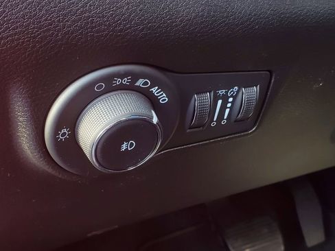 Used 2024 Jeep Compass Latitude image 14