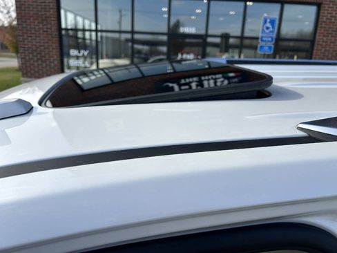 Used 2016 Cadillac Escalade ESV Luxury image 34