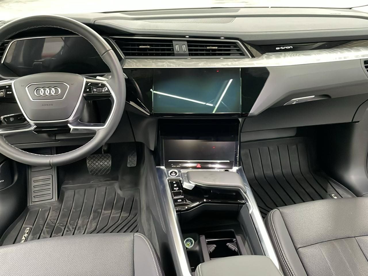 Used 2024 Audi Q8 e-tron Premium Plus w/ Premium Plus Package AWD/4WD image 20