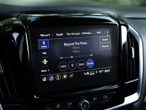 Used 2023 Chevrolet Traverse LT FWD image 12