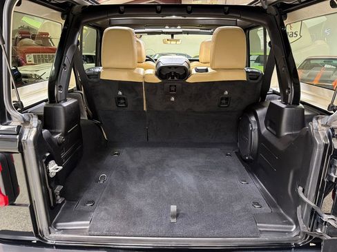 Used 2019 Jeep Wrangler Unlimited Sahara AWD/4WD image 50