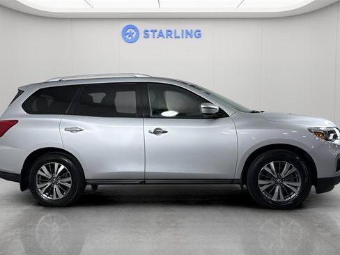 Used 2020 Nissan Pathfinder SV image 11