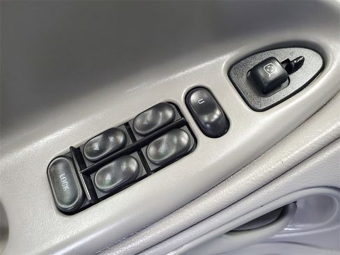 Used 2000 Ford Mustang V6 image 8