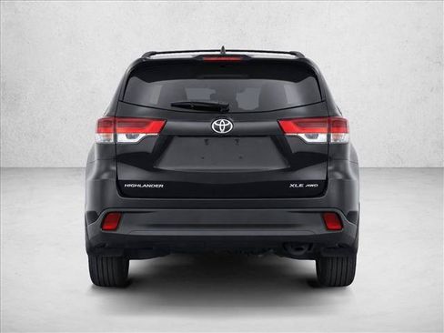 Used 2017 Toyota Highlander XLE AWD/4WD image 6