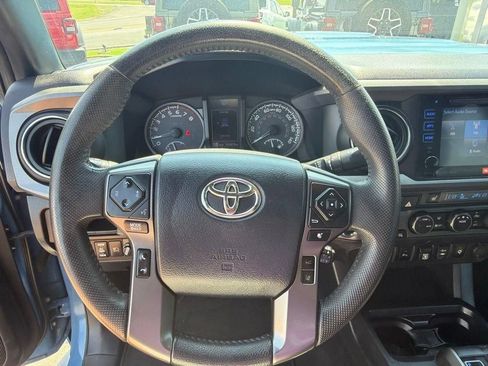 Used 2019 Toyota Tacoma TRD Sport AWD/4WD image 45