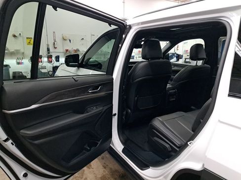 New 2025 Jeep Grand Cherokee L Limited w/ Luxury Tech Group II AWD/4WD image 13