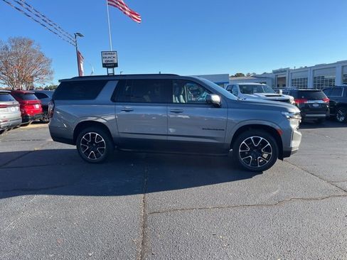 Used 2022 Chevrolet Suburban RST w/ Luxury Package image 3