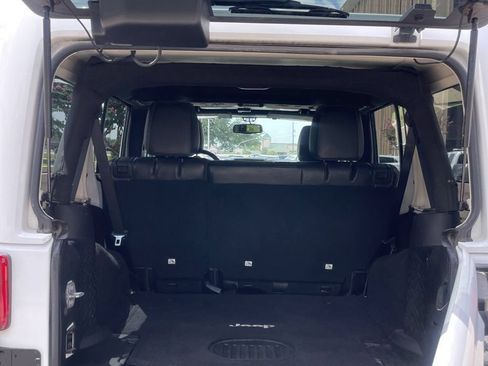 Used 2017 Jeep Wrangler Unlimited Rubicon AWD/4WD image 18
