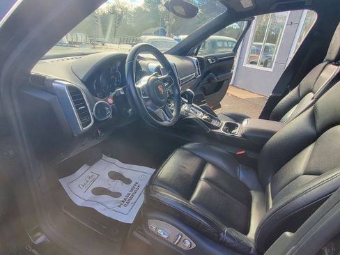 Used 2017 Porsche Cayenne Platinum Edition image 9