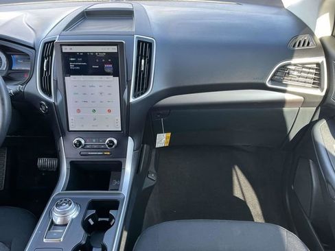 Used 2024 Ford Edge SE image 18