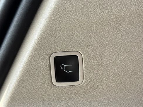 Used 2020 Chrysler Pacifica Touring-L Plus FWD image 15