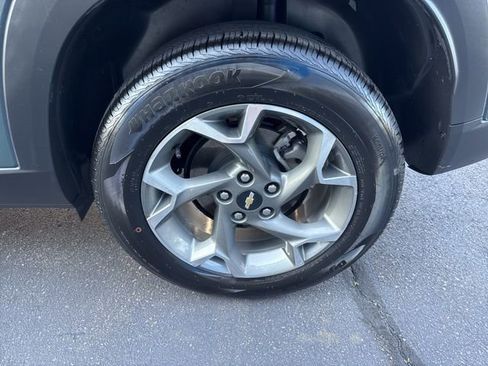Used 2025 Chevrolet Trax LT FWD image 29