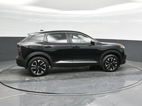 Used 2025 Nissan Kicks SV w/ SV Premium Package AWD/4WD image 4