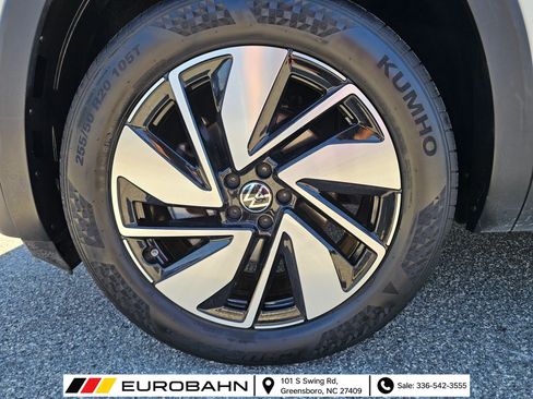 Used 2024 Volkswagen Atlas SE w/ Panoramic Sunroof Package FWD image 31
