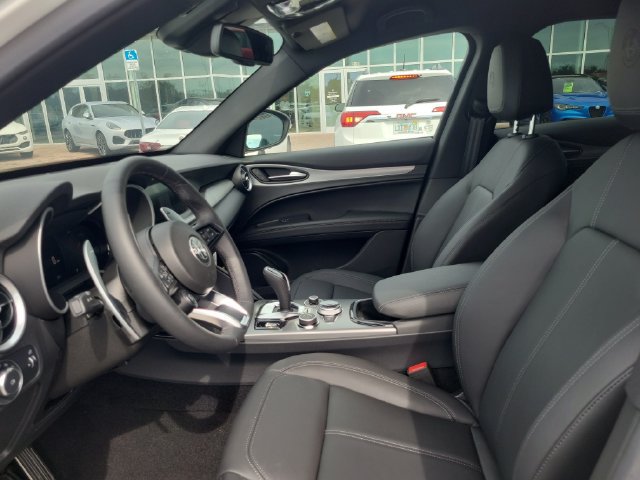 New 2025 Alfa Romeo Stelvio Sprint AWD/4WD image 17
