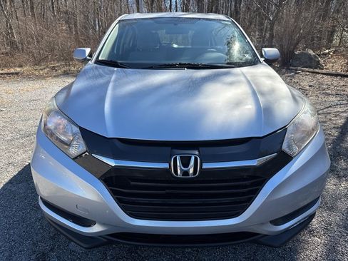 Used 2016 Honda HR-V LX image 2