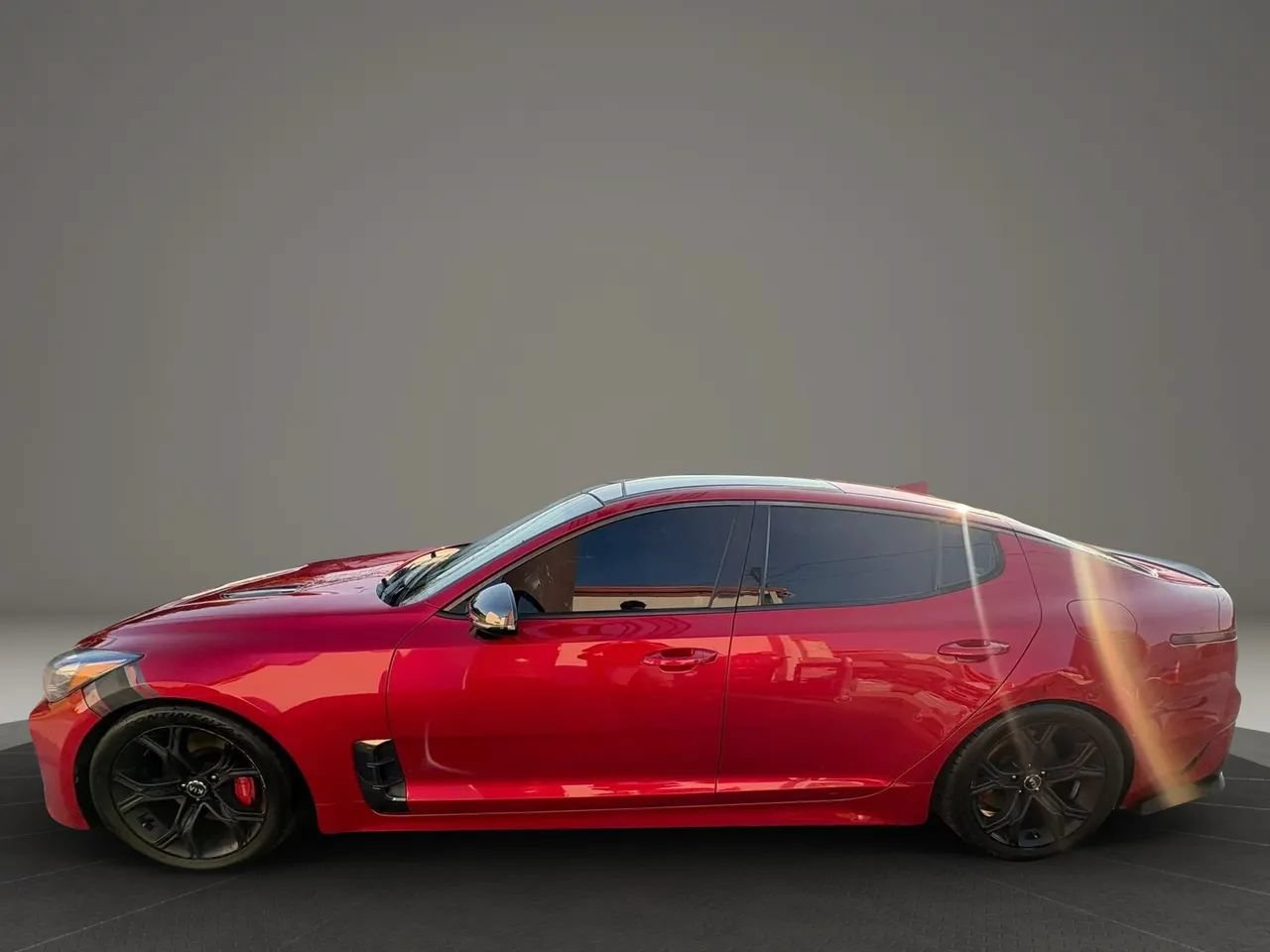 Used 2018 Kia Stinger GT2 AWD/4WD image 2