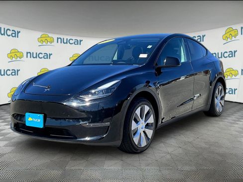 Used 2024 Tesla Model Y Long Range AWD/4WD image 3