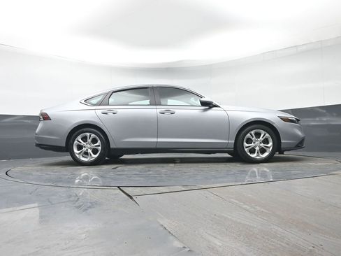 Certified 2023 Honda Accord LX image 30