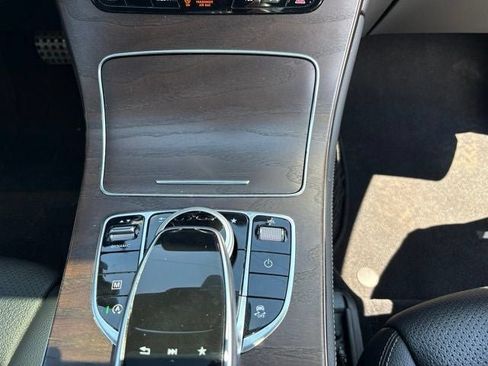 Used 2019 Mercedes-Benz GLC 300 4MATIC image 11