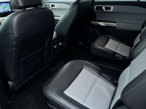 Used 2023 Ford Explorer XLT w/ Equipment Group 202A image 19