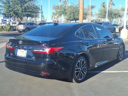 Used 2025 Toyota Camry XLE w/ Premium Plus Package image 4