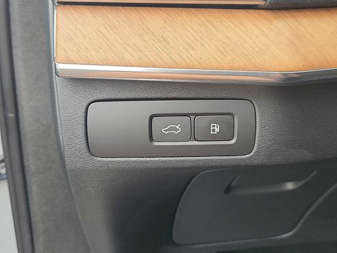 Certified 2025 Volvo XC90 T8 Plus w/ Protection Package Premier AWD/4WD image 21