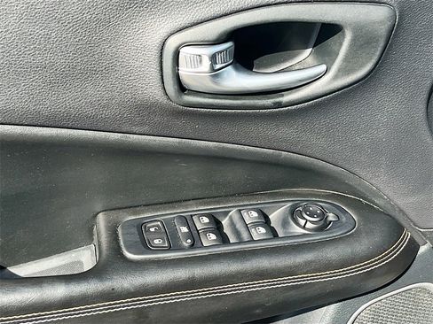 Used 2021 Jeep Compass Sport w/ Cold Weather Group image 17