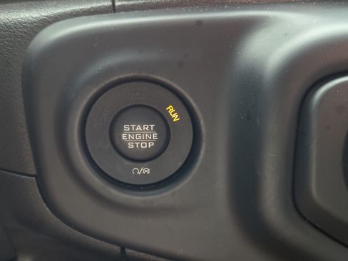 Used 2018 Jeep Wrangler Sport AWD/4WD image 27