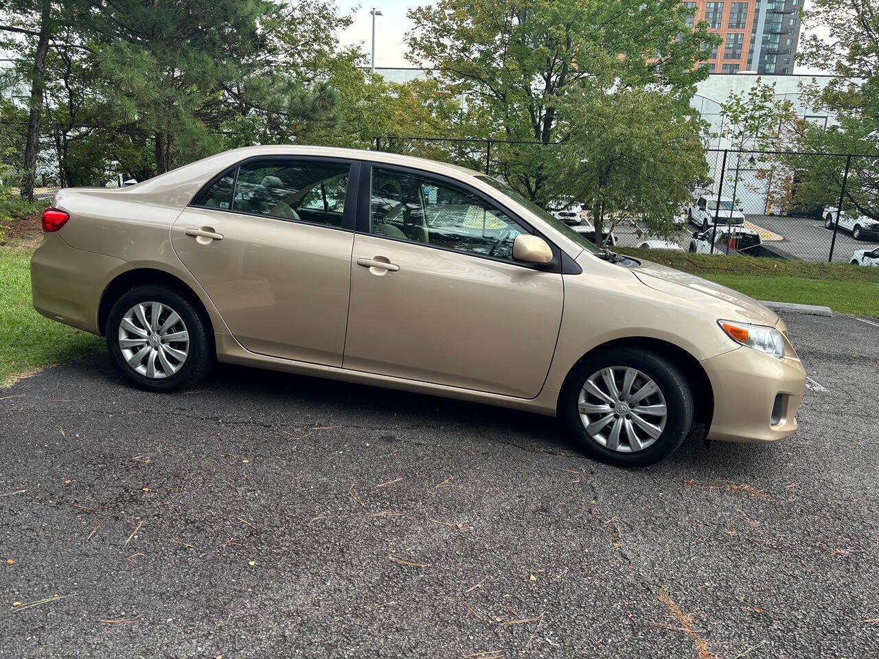 Used 2012 Toyota Corolla LE FWD image 4