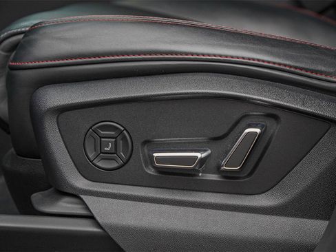 Used 2023 Audi RS Q8 image 25