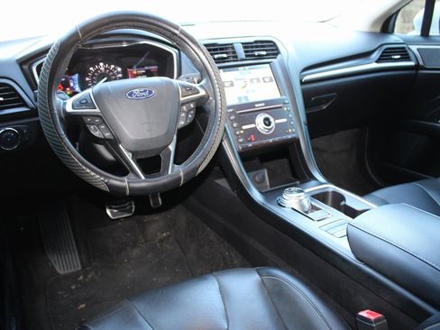 Used 2018 Ford Fusion Titanium image 5