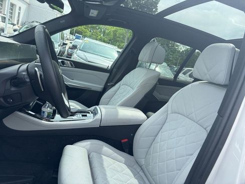 Used 2024 BMW X5 xDrive40i w/ Premium Package AWD/4WD image 9