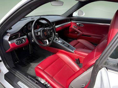 Used 2019 Porsche 911 Carrera 4S image 17
