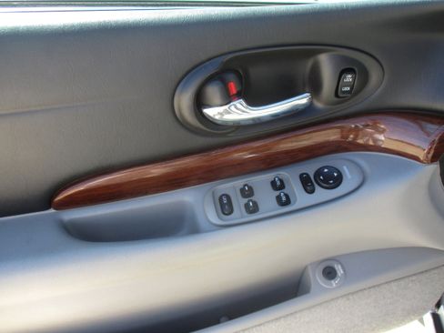 Used 2005 Buick Le Sabre Custom w/ Wheel And Sound Package FWD image 17