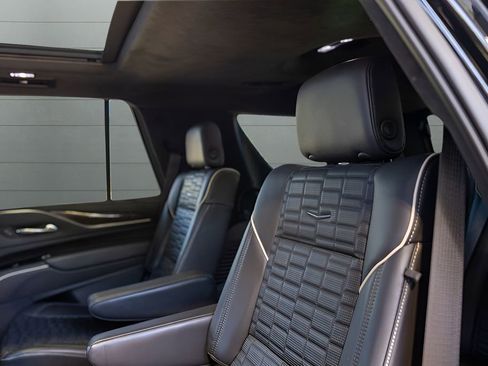 Used 2022 Cadillac Escalade Sport Platinum w/ LPO, ONYX Package AWD/4WD image 61