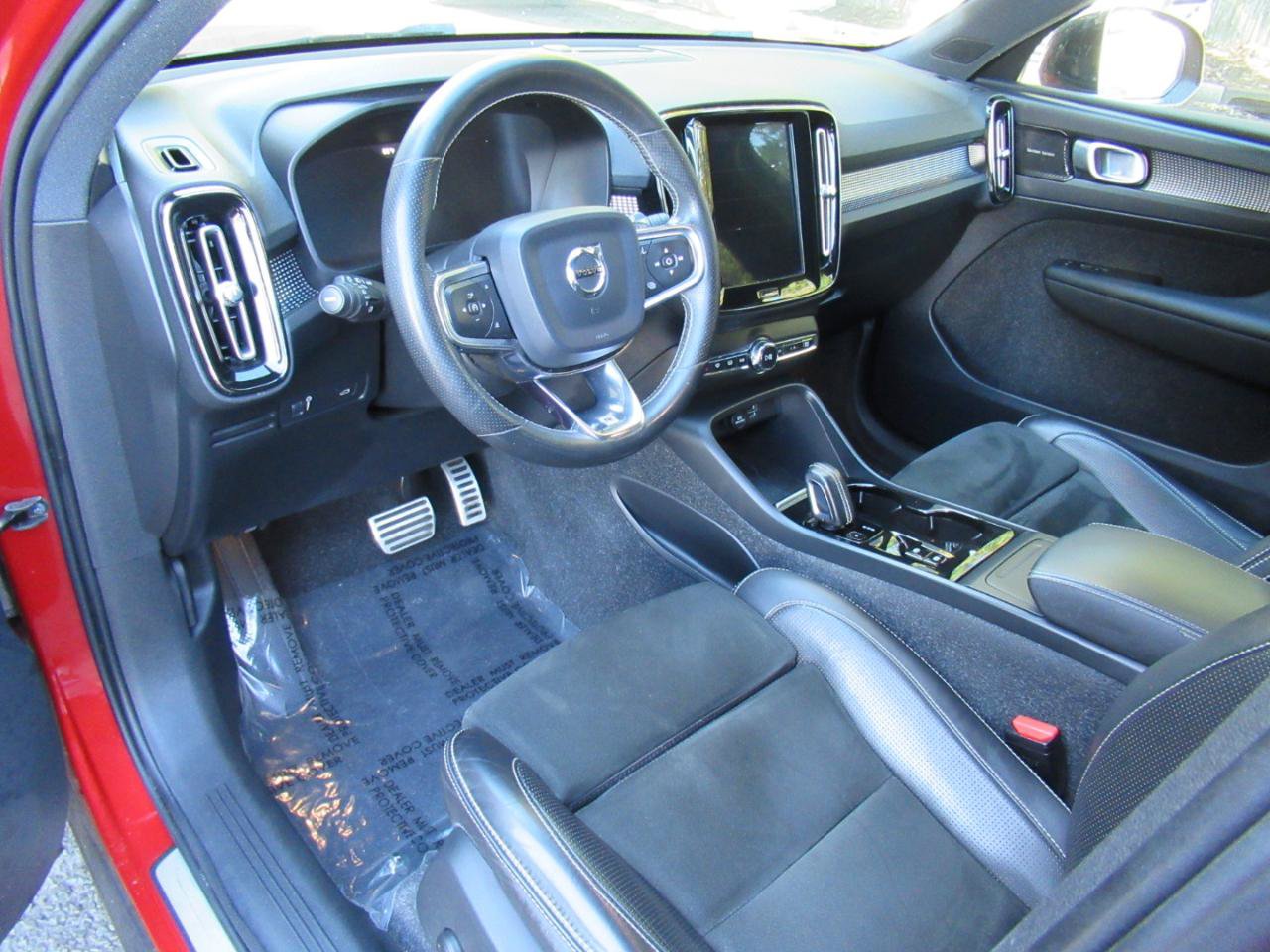 Used 2019 Volvo XC40 T5 R-Design AWD/4WD image 9